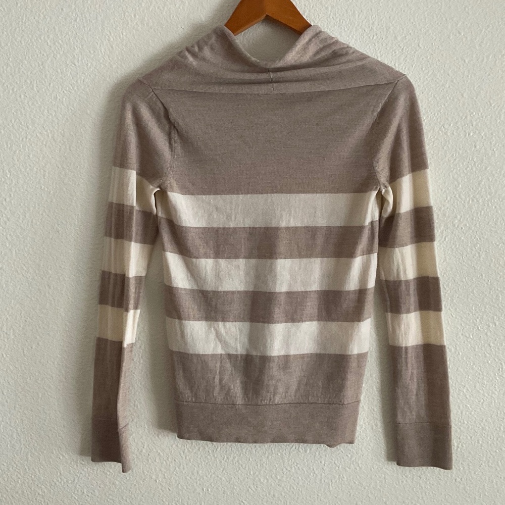 Patagonia Women’s Lightweight Merino V-Neck - Picture 3 of 4